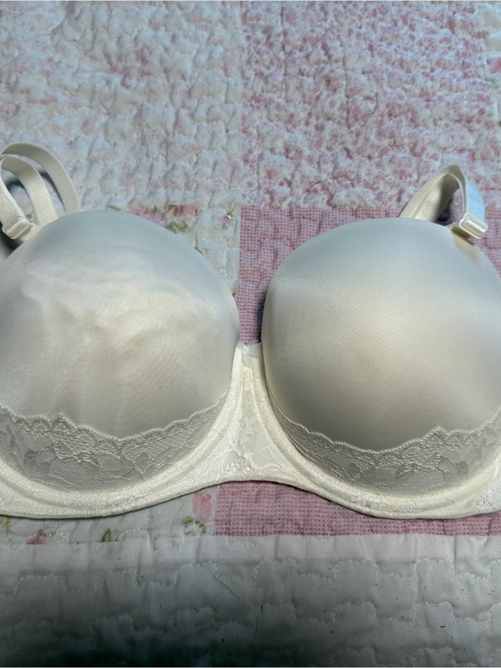 Everyday Smooth Cream Lace-Trim Bra by